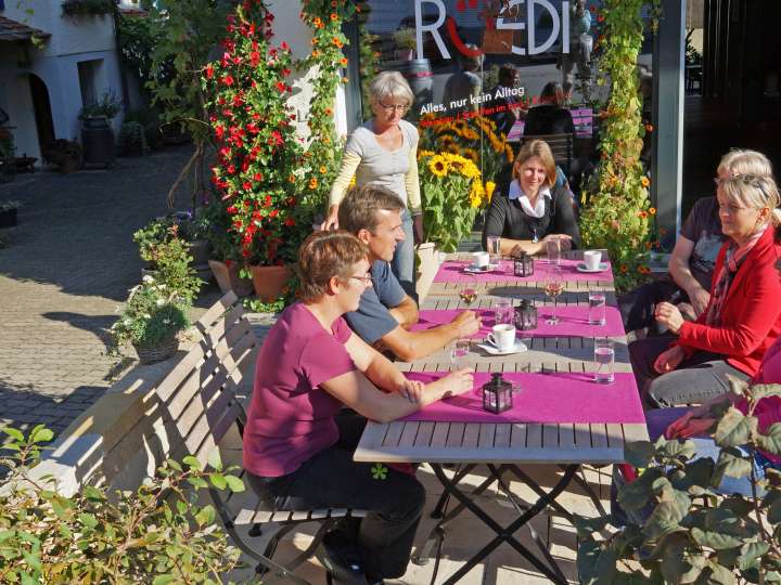 Familie Rüedi Weinbau mit Weinstube